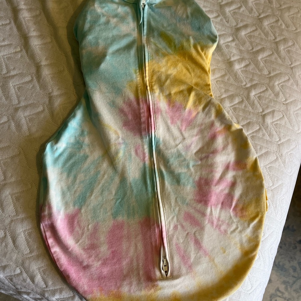 Happiest baby 5 second swaddle. Excellent condition